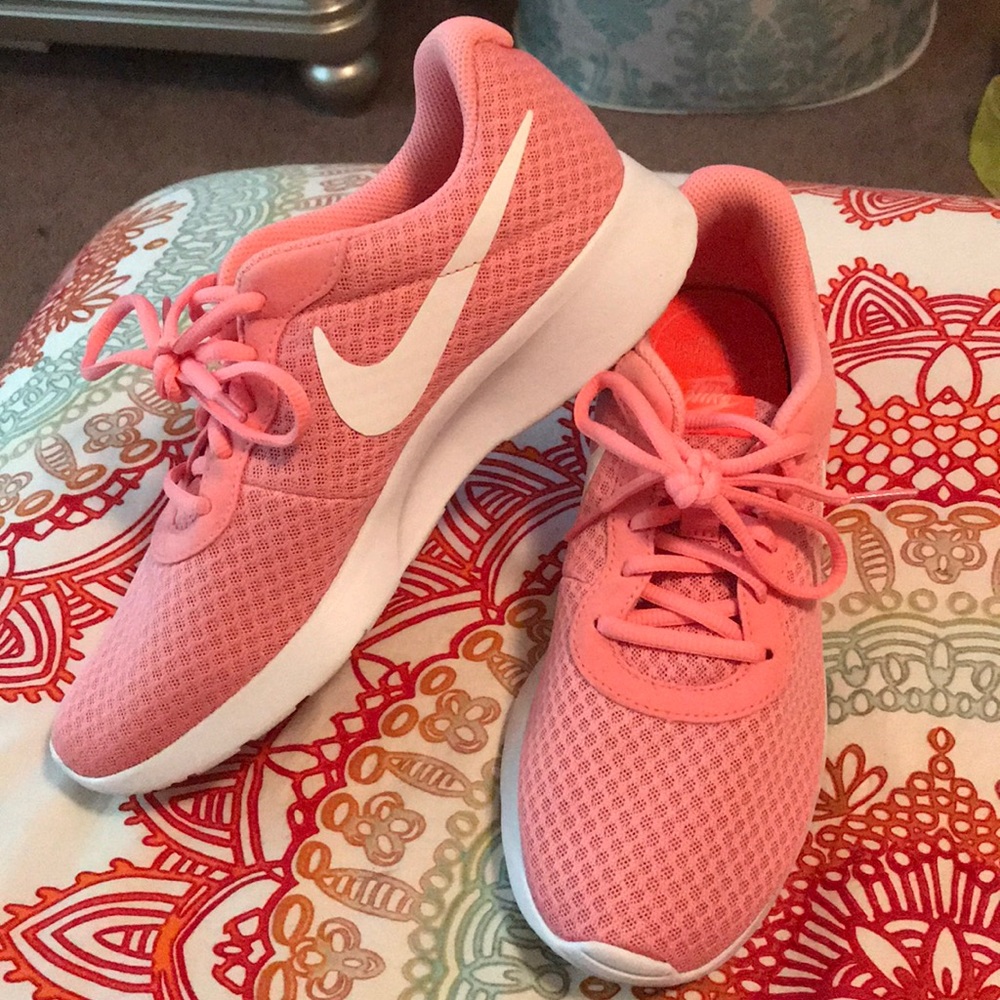 Women’s Pink Nike Roshe